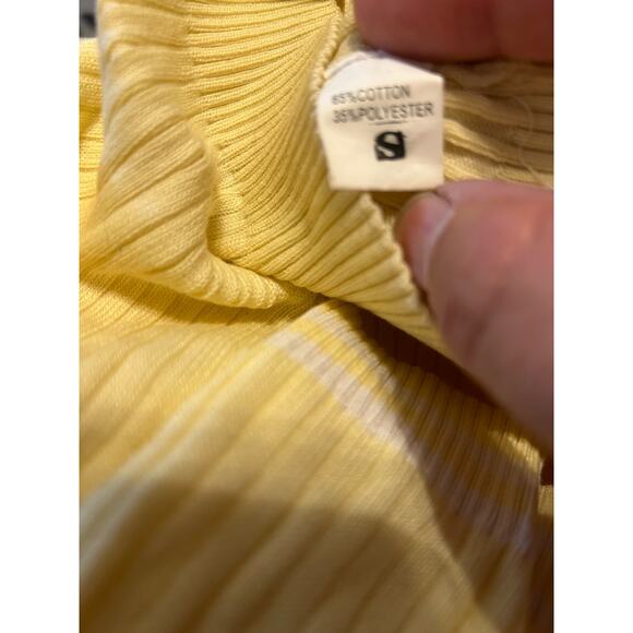 Women's Small Soft Yellow Cropped Top Collar Buttons Ribbed GUC - Picture 4 of 4